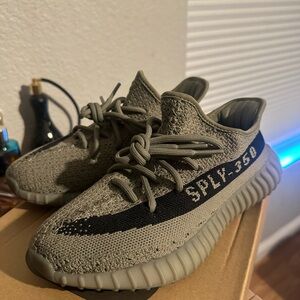 Yezzy 350 Boost 🖤